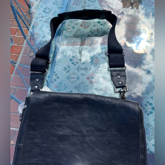 WILL Leather Goods Otto Crossbody Bag NWT - Picture 7 of 16